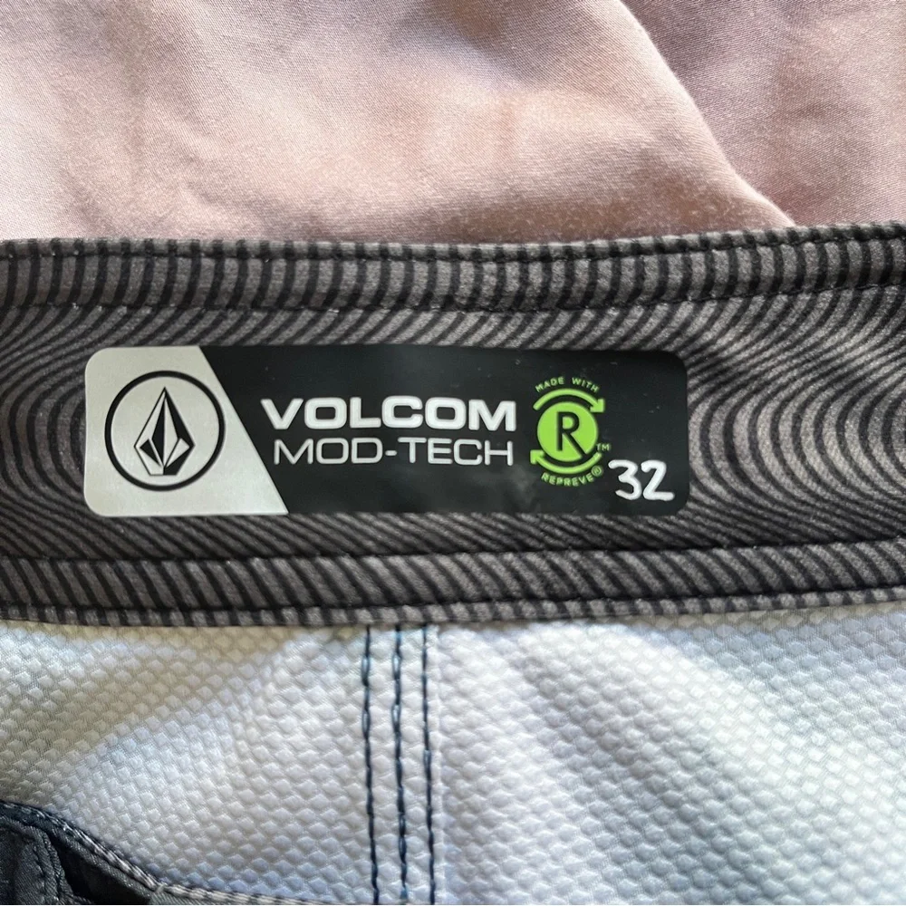 Volcom Mod Tech Batik Swim/Board Shorts 32